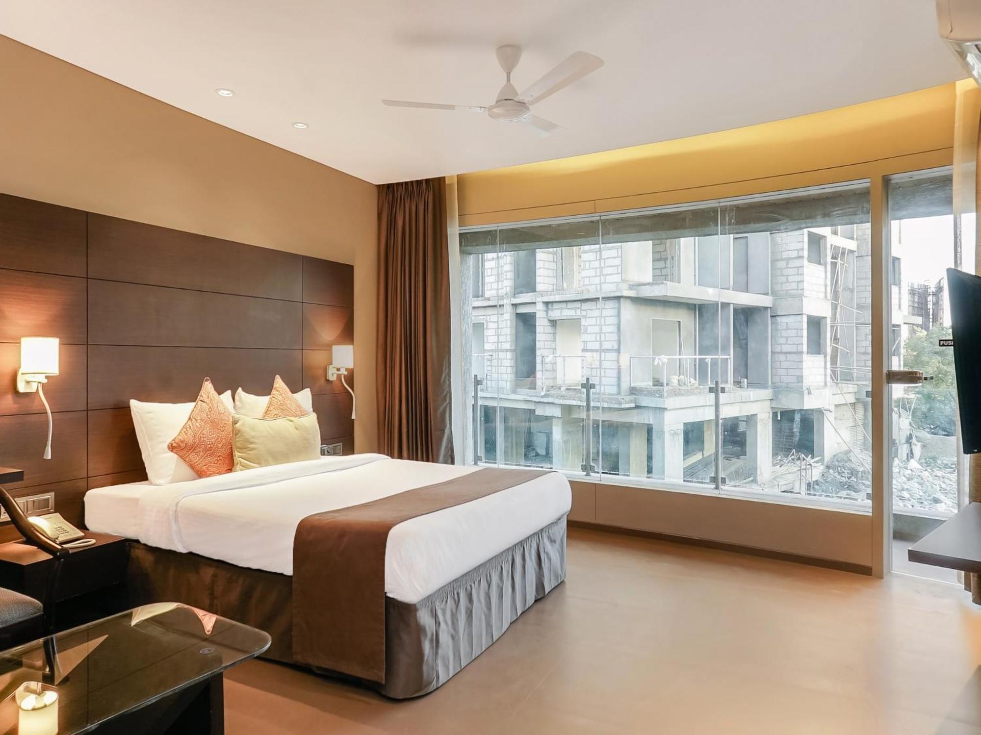 Treebo Niraali Executive, Hinjewadi Hotel Pimpri-Chinchwad Exterior photo
