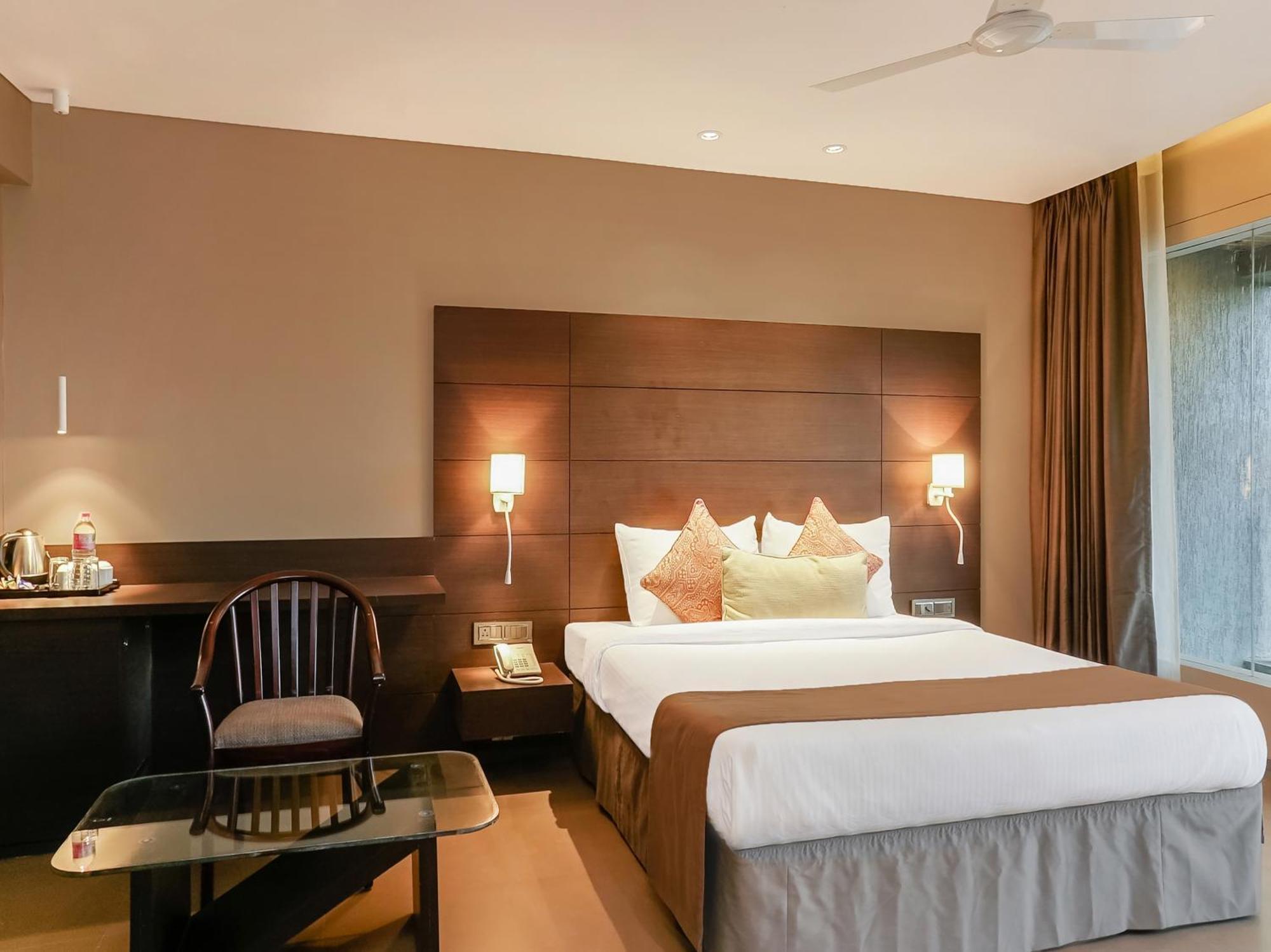 Treebo Niraali Executive, Hinjewadi Hotel Pimpri-Chinchwad Exterior photo