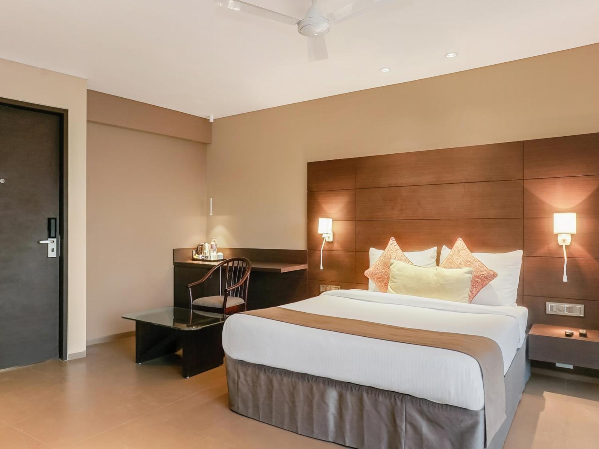 Treebo Niraali Executive, Hinjewadi Hotel Pimpri-Chinchwad Exterior photo
