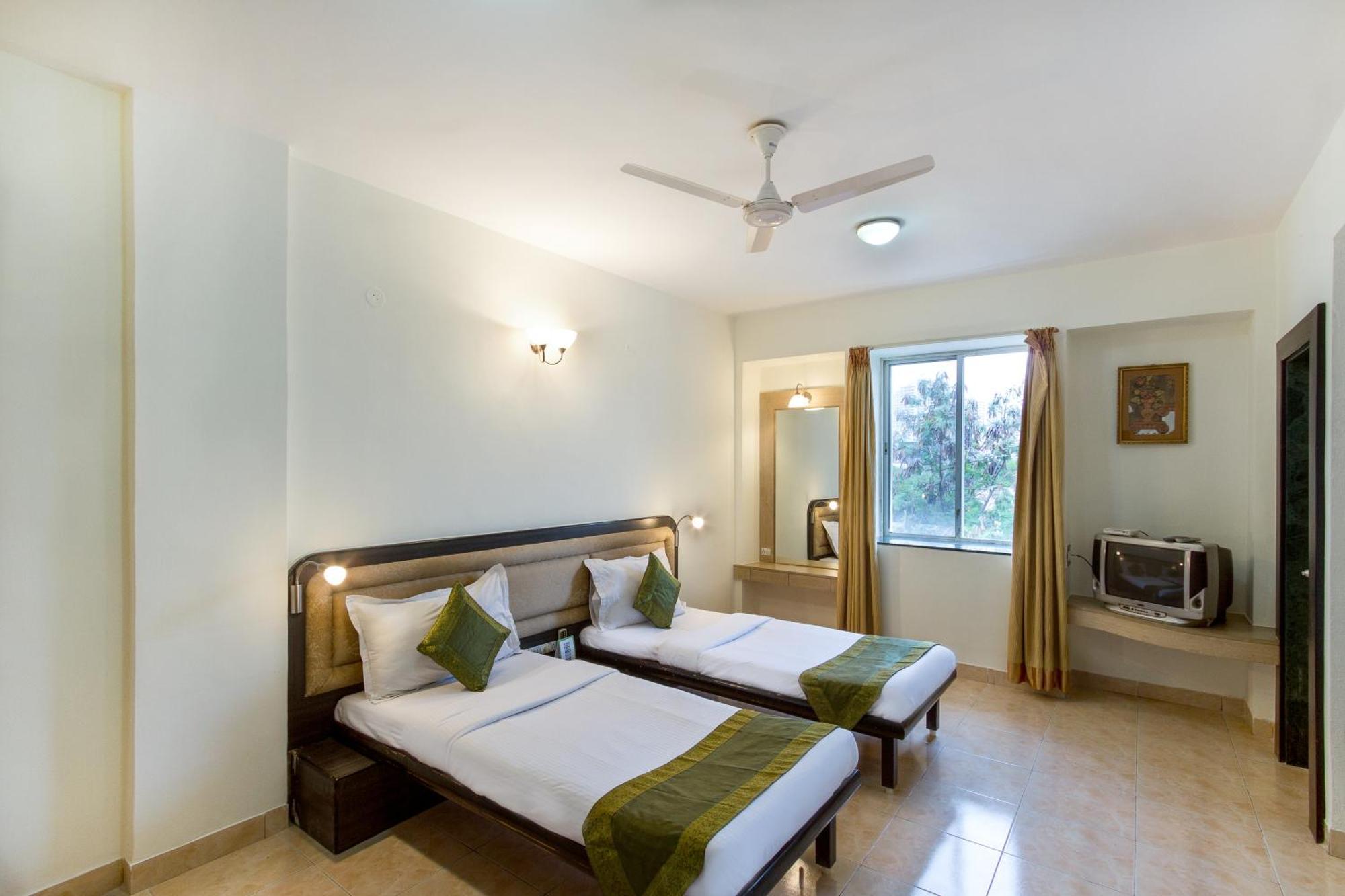 Treebo Niraali Executive, Hinjewadi Hotel Pimpri-Chinchwad Exterior photo