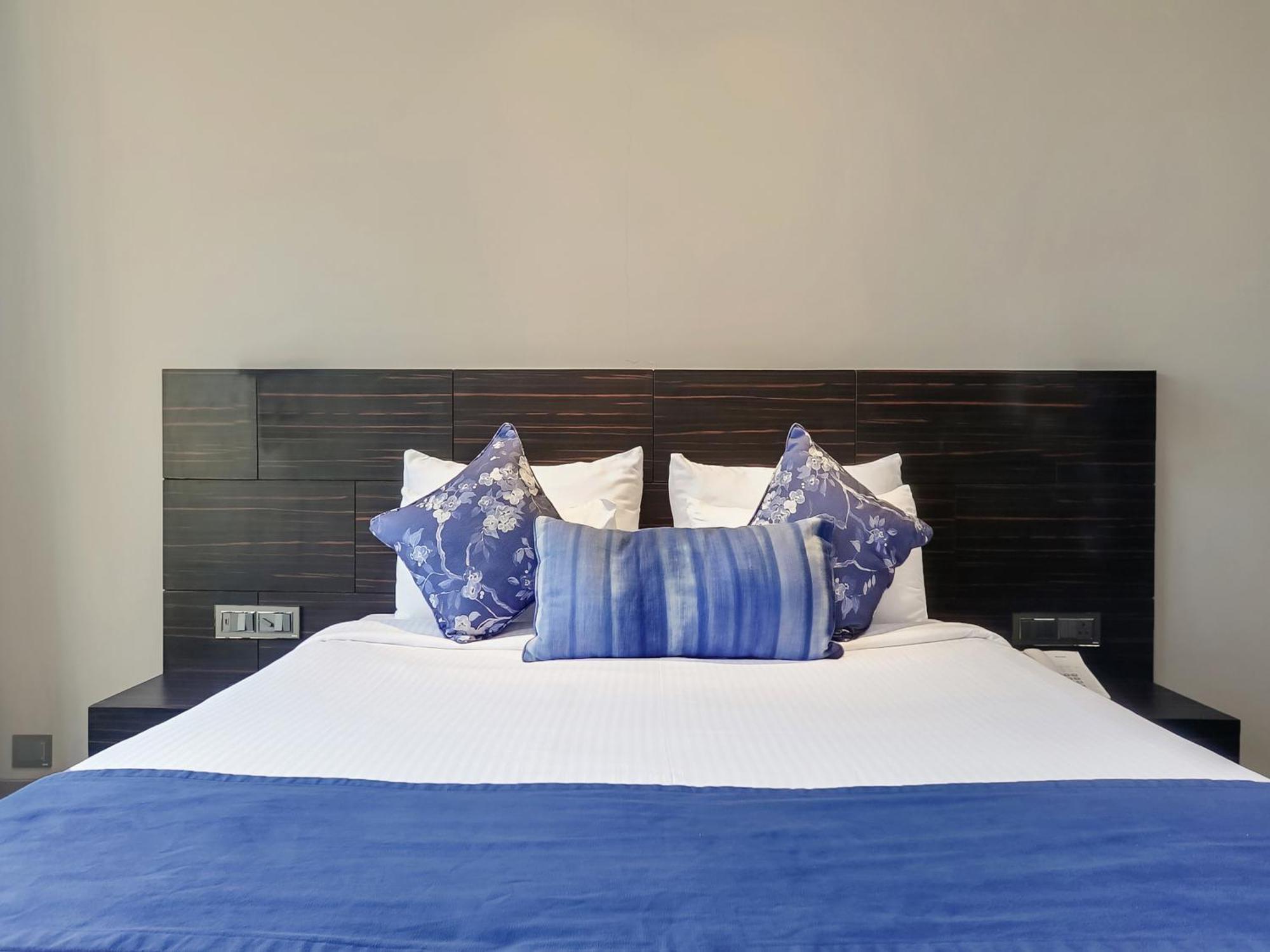 Treebo Niraali Executive, Hinjewadi Hotel Pimpri-Chinchwad Exterior photo