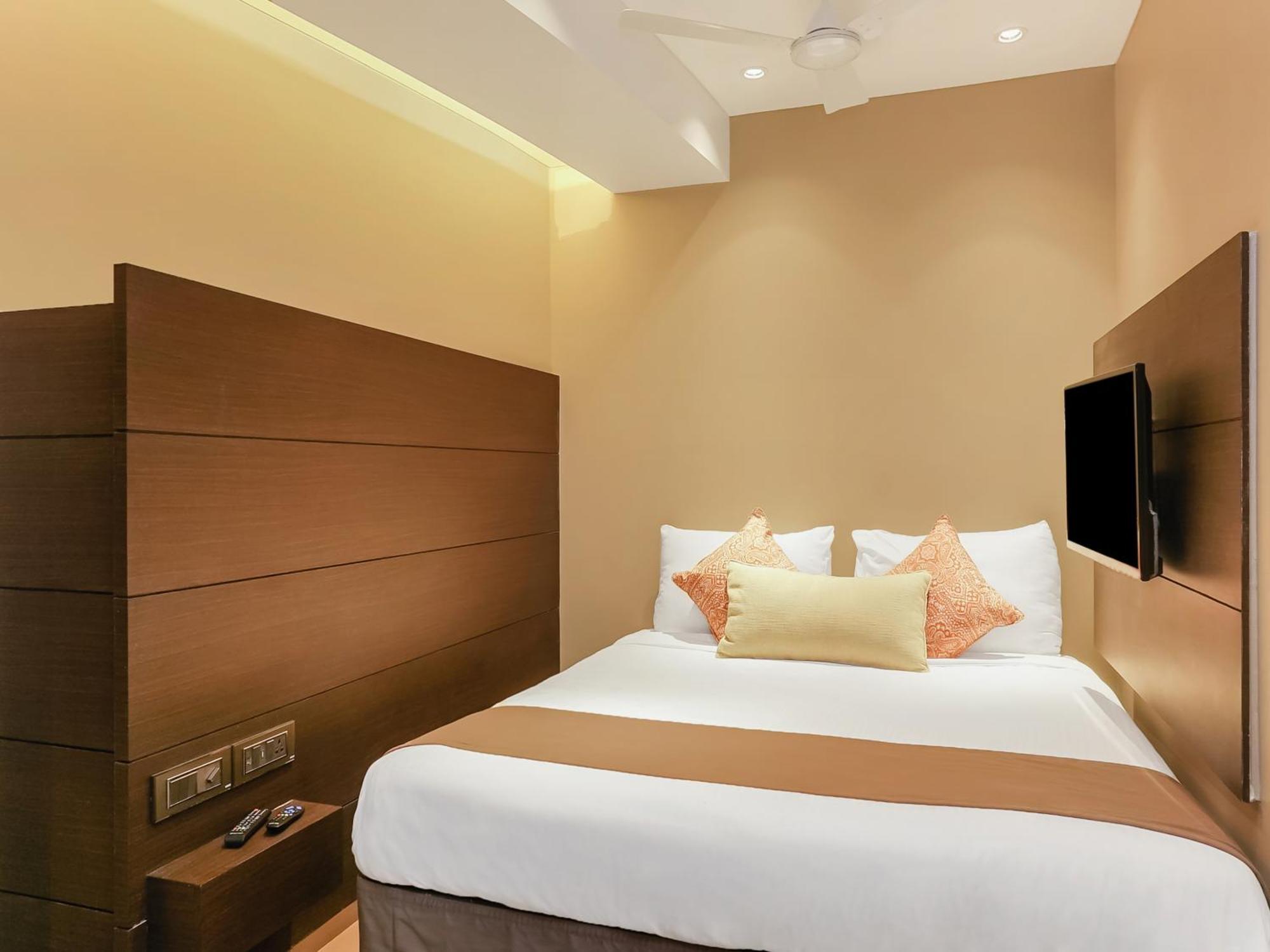 Treebo Niraali Executive, Hinjewadi Hotel Pimpri-Chinchwad Exterior photo