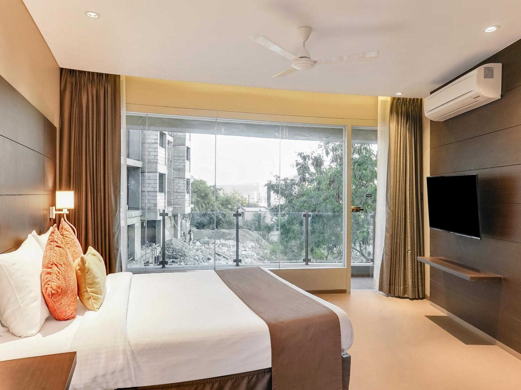 Treebo Niraali Executive, Hinjewadi Hotel Pimpri-Chinchwad Exterior photo
