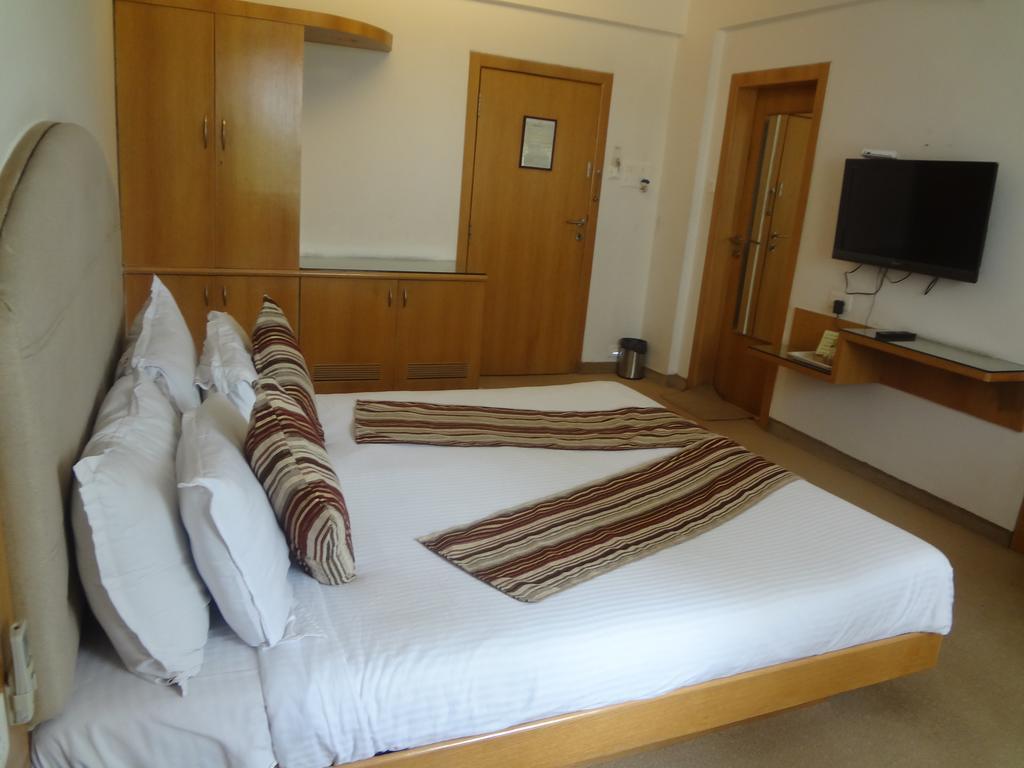 Treebo Niraali Executive, Hinjewadi Hotel Pimpri-Chinchwad Room photo