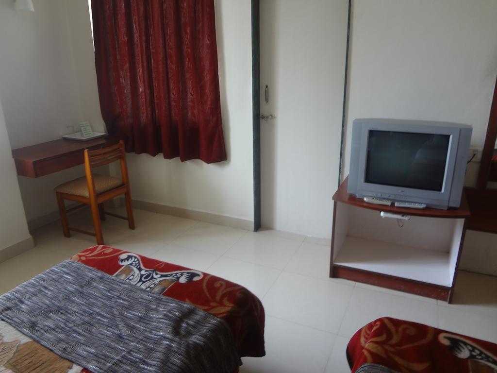 Treebo Niraali Executive, Hinjewadi Hotel Pimpri-Chinchwad Room photo
