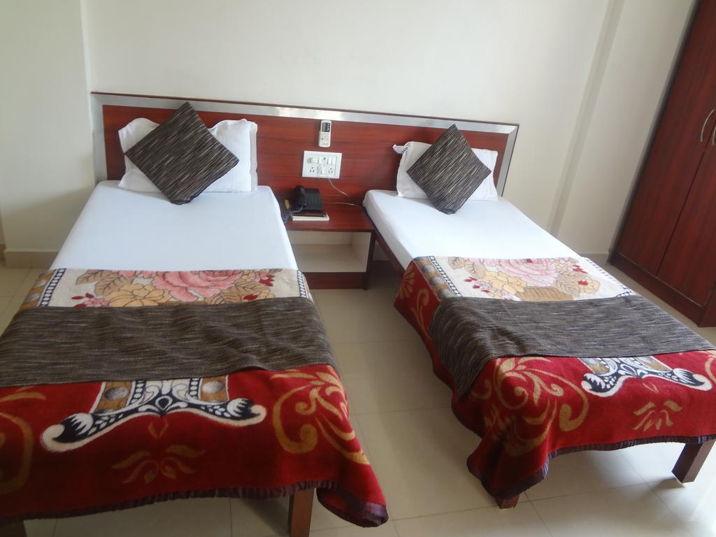 Treebo Niraali Executive, Hinjewadi Hotel Pimpri-Chinchwad Room photo