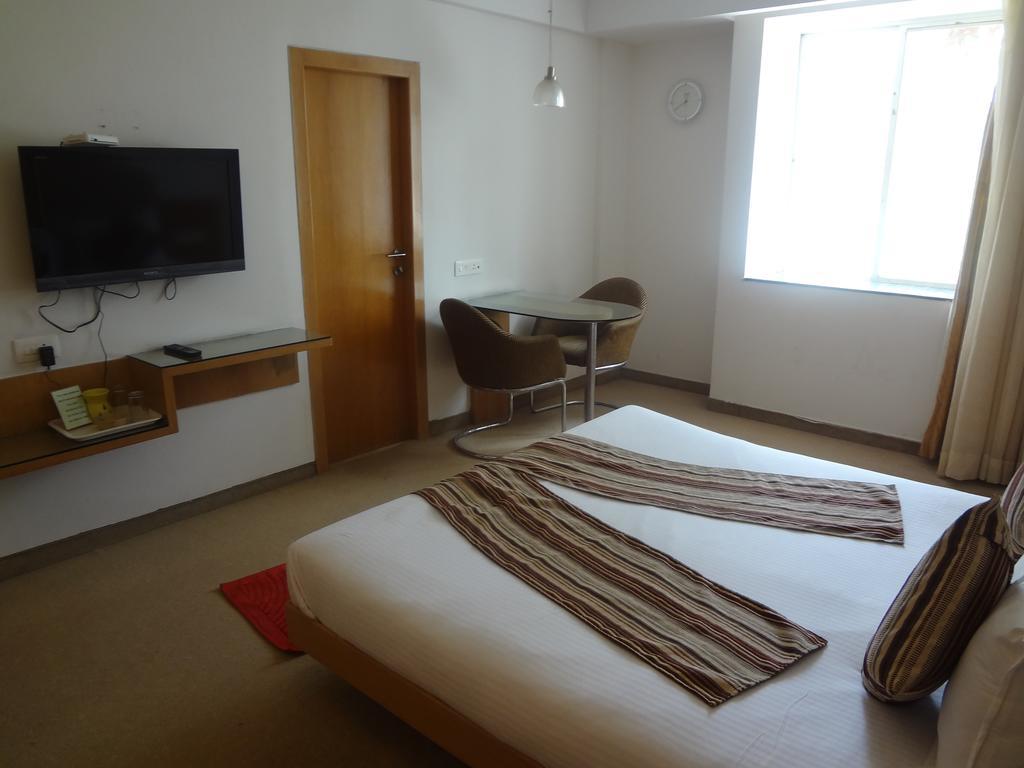 Treebo Niraali Executive, Hinjewadi Hotel Pimpri-Chinchwad Room photo