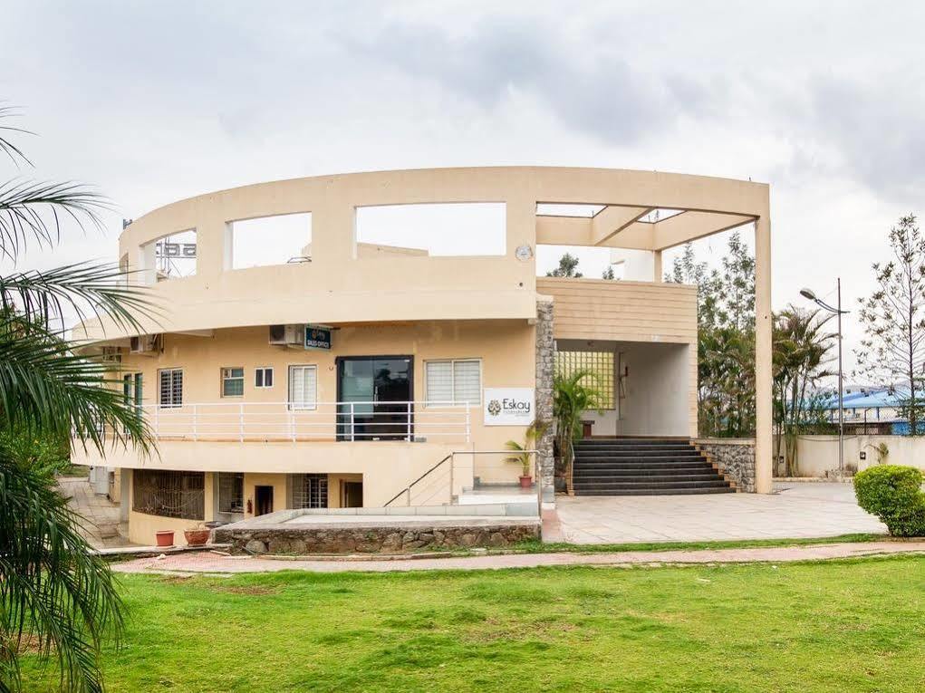 Treebo Niraali Executive, Hinjewadi Hotel Pimpri-Chinchwad Exterior photo