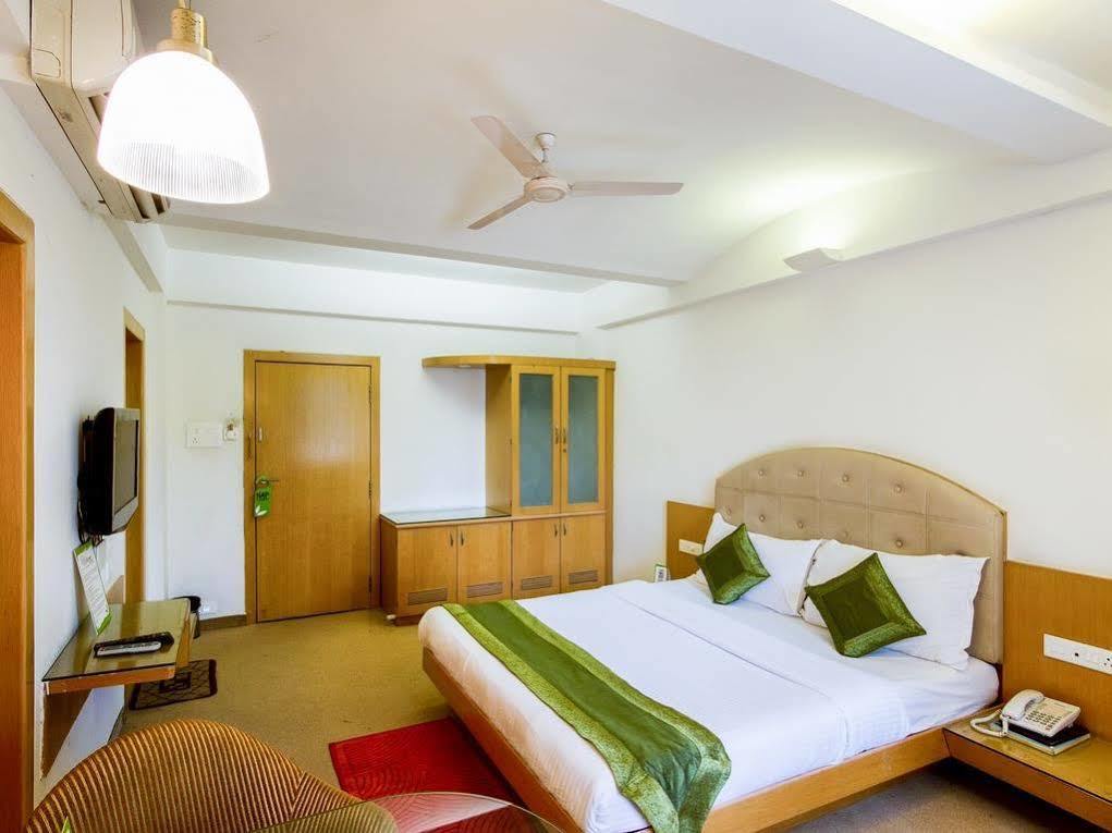 Treebo Niraali Executive, Hinjewadi Hotel Pimpri-Chinchwad Exterior photo