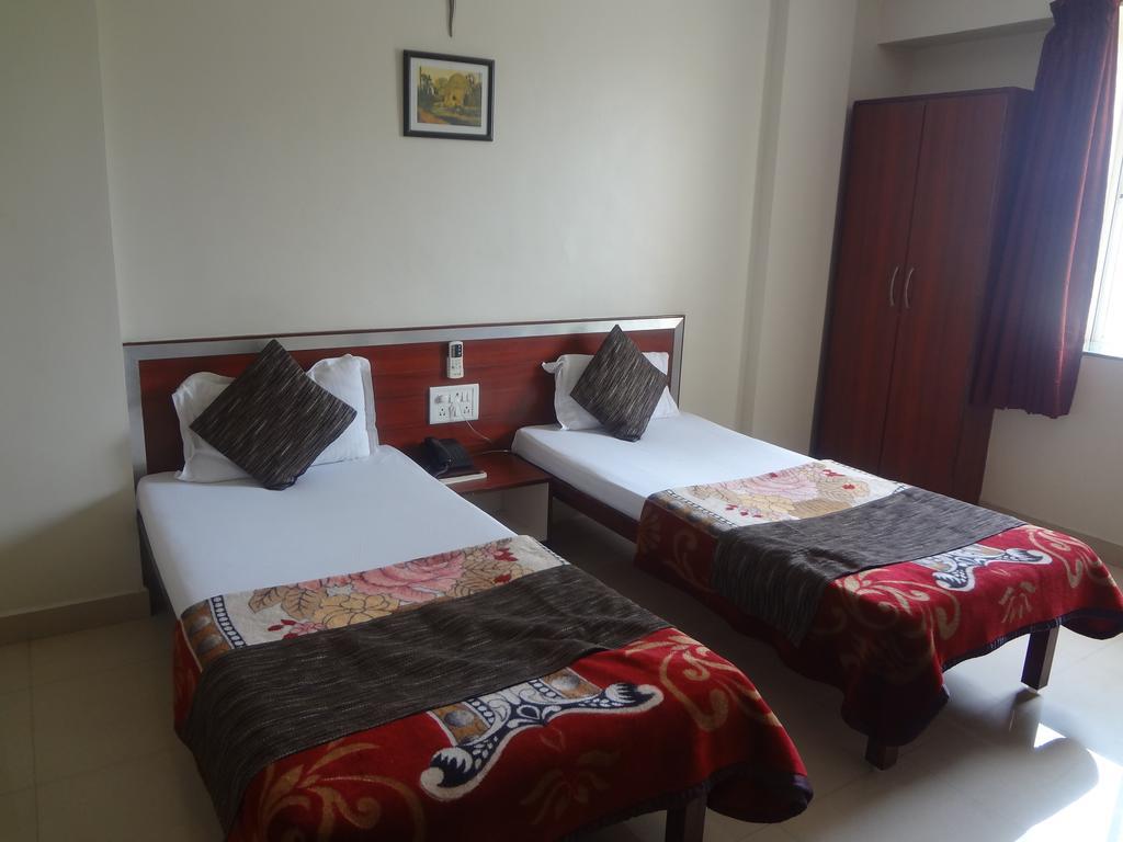 Treebo Niraali Executive, Hinjewadi Hotel Pimpri-Chinchwad Exterior photo