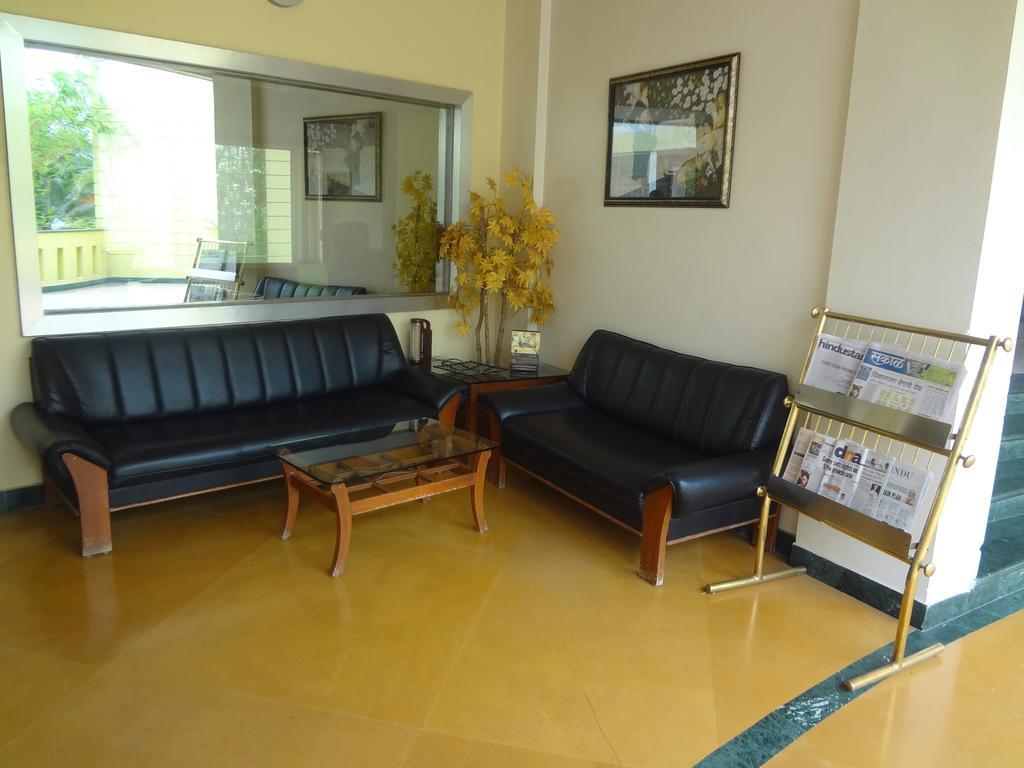 Treebo Niraali Executive, Hinjewadi Hotel Pimpri-Chinchwad Exterior photo
