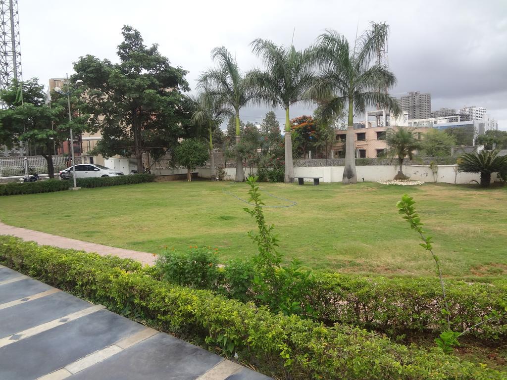 Treebo Niraali Executive, Hinjewadi Hotel Pimpri-Chinchwad Exterior photo